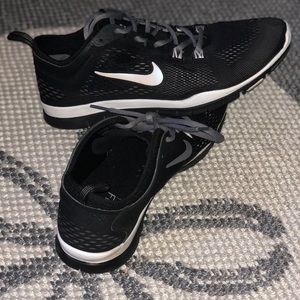 ✖️ SOLD ✖️ Women's Nike Running Shoes